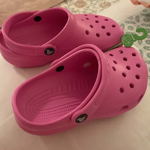 Kids Classic Crocs - Picture 2 of 3